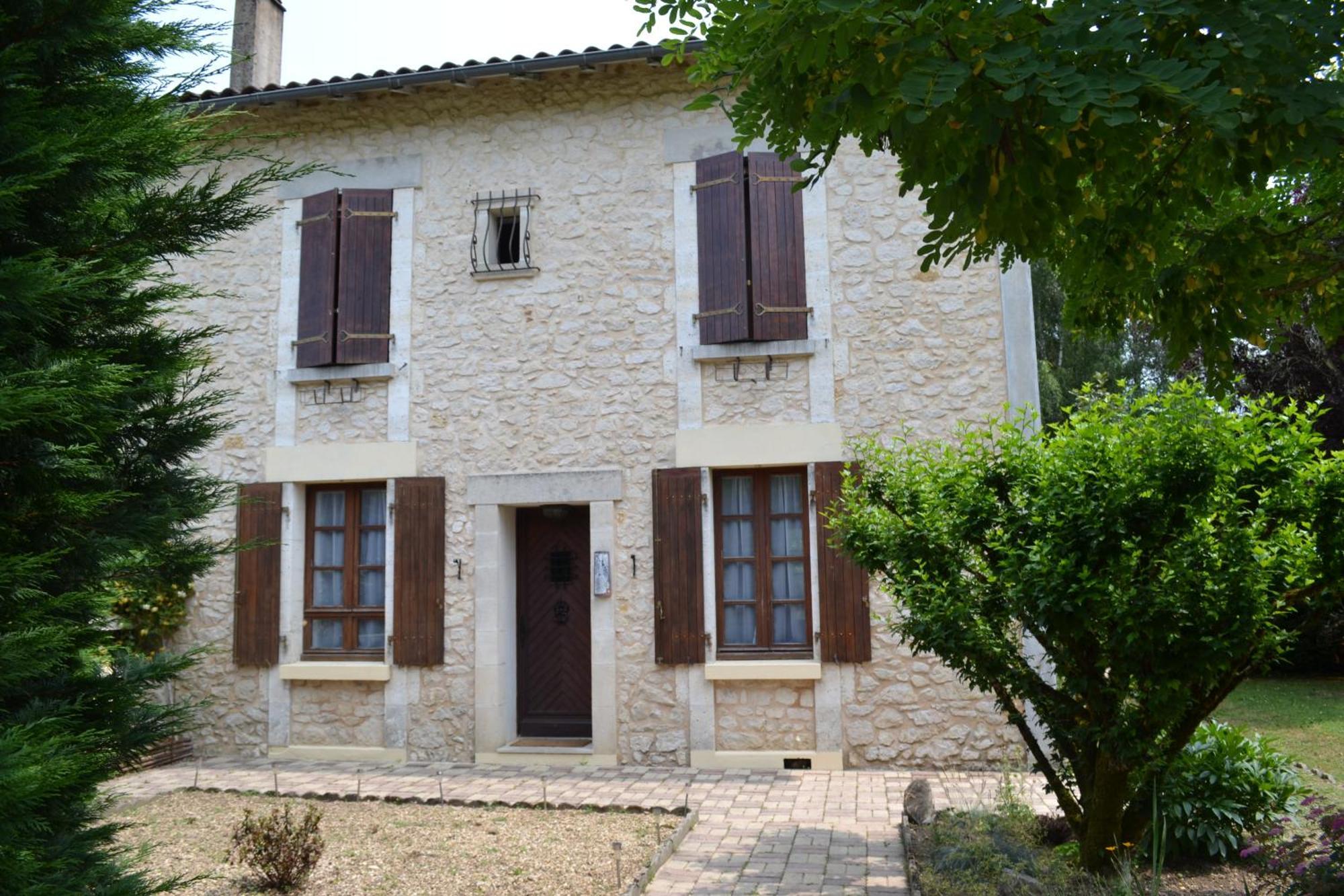 Les Bruyeres B&B 2 Montbron 外观 照片