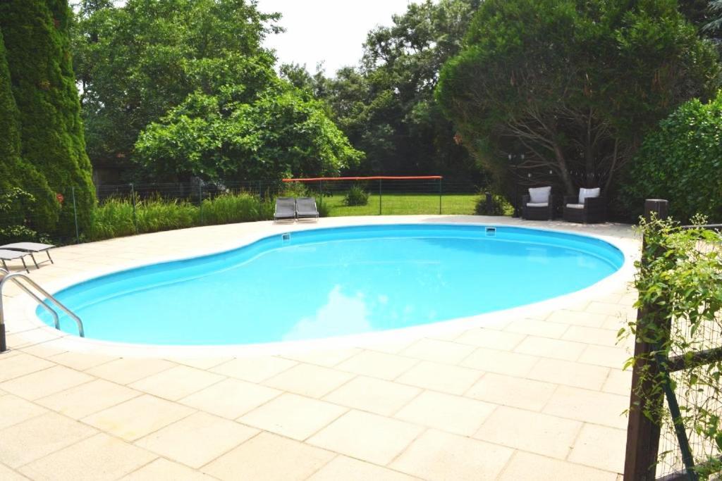 Les Bruyeres B&B 2 Montbron 外观 照片