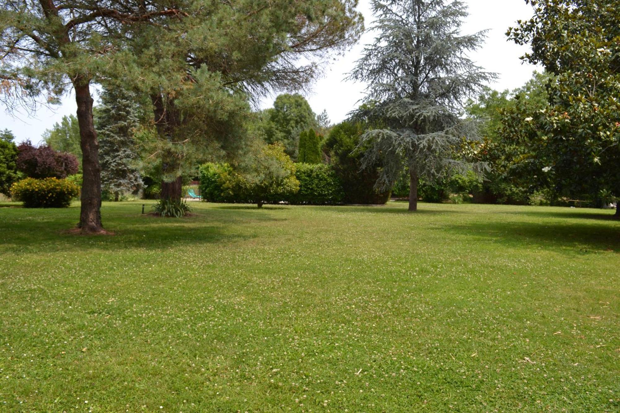 Les Bruyeres B&B 2 Montbron 外观 照片